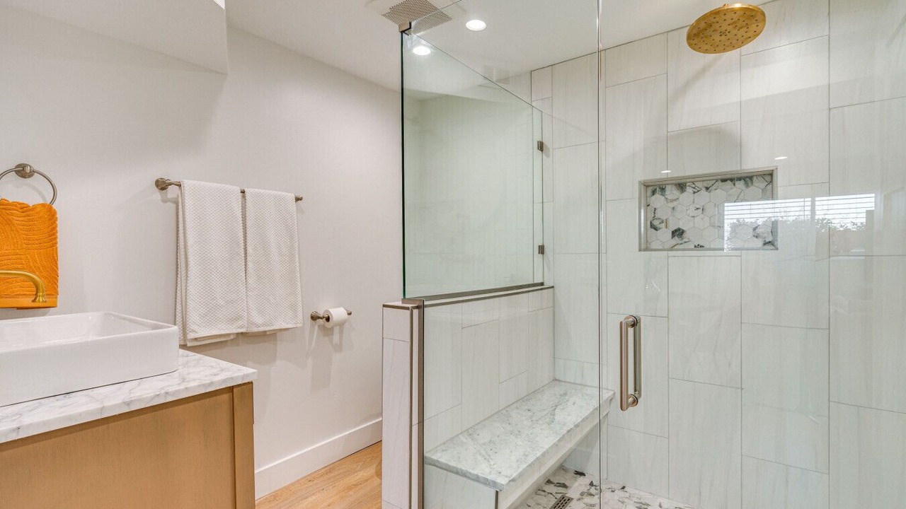 Photo of Bathroom in Roy