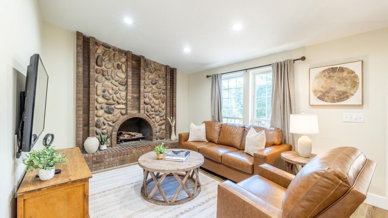 Photo of Livingroom in Cottonwood Heights
