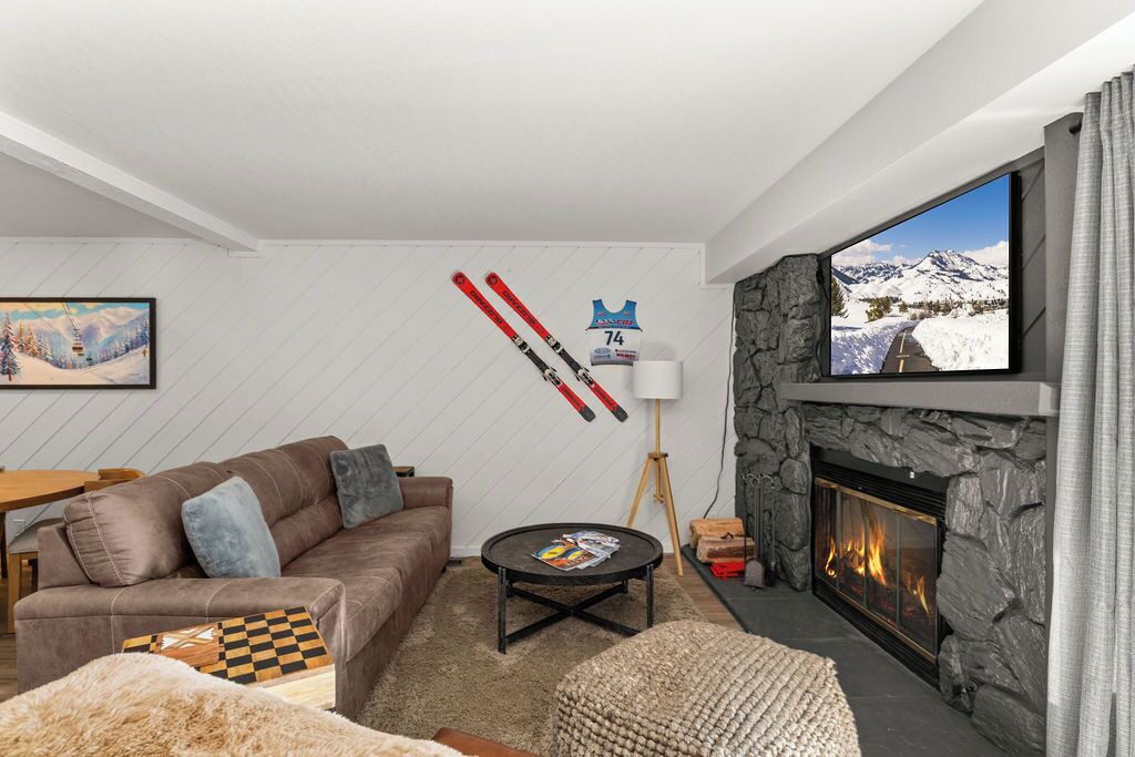 Photo of Livingroom in Elkhorn Village