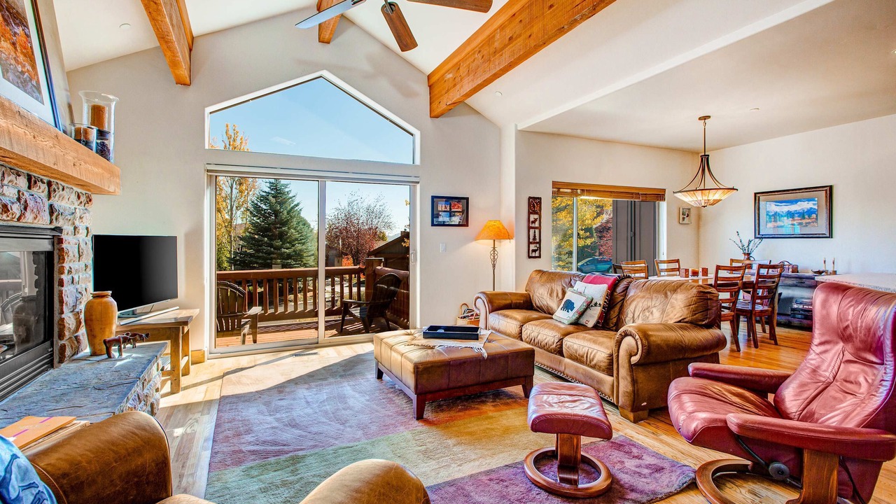Photo of Livingroom in Pinebrook