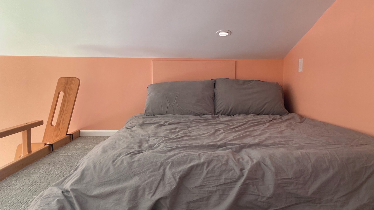 Photo of Bedroom in Alabama Hill