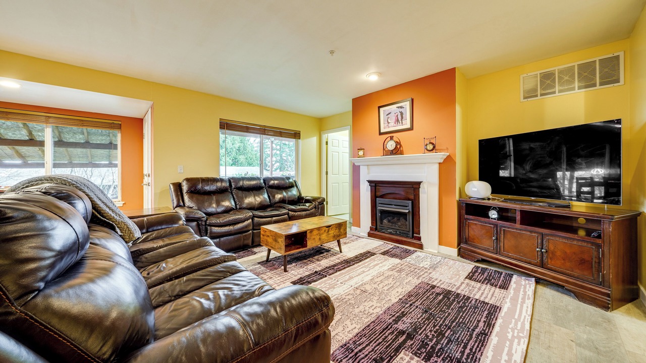 Photo of Livingroom in SeaTac