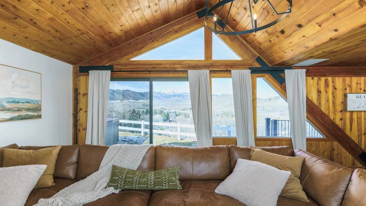 Photo of Livingroom in Lava Hot Springs