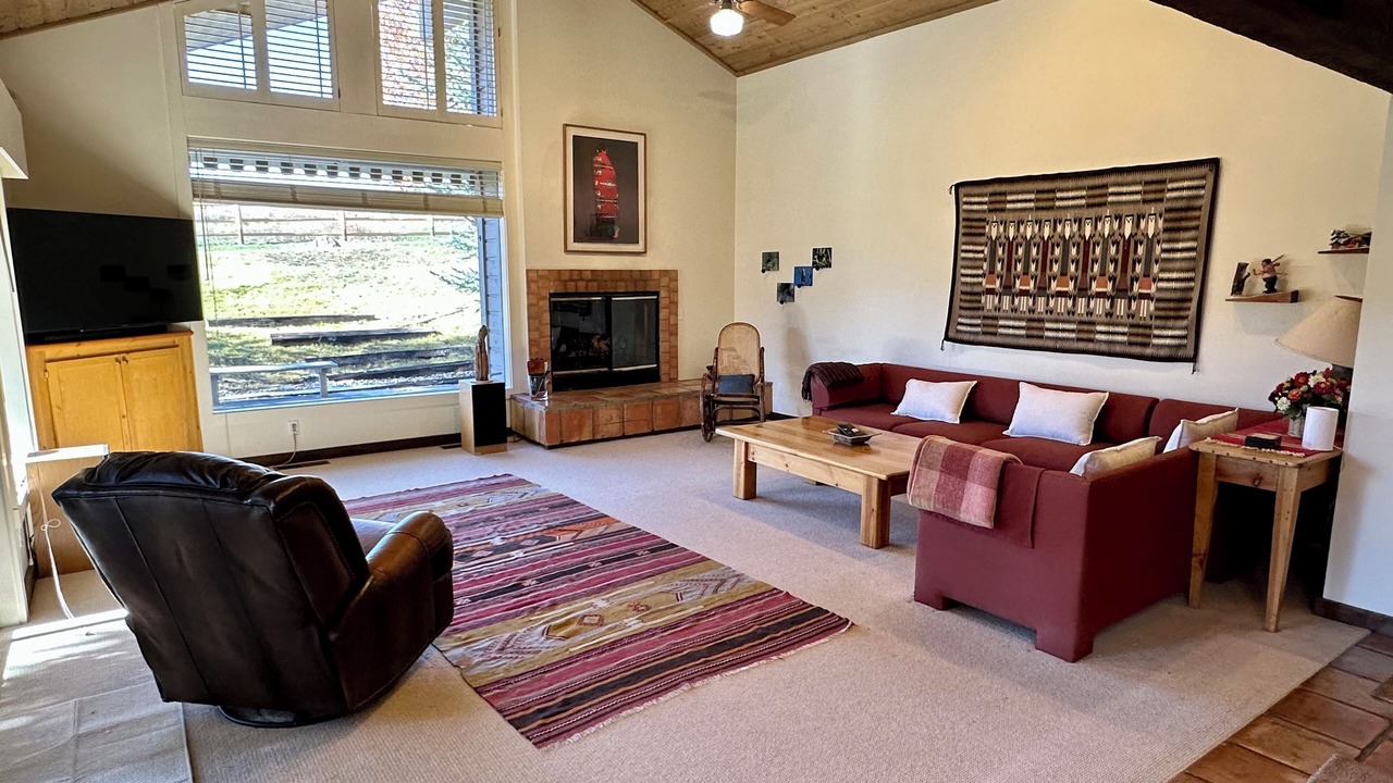 Photo of Livingroom in Elkhorn Village