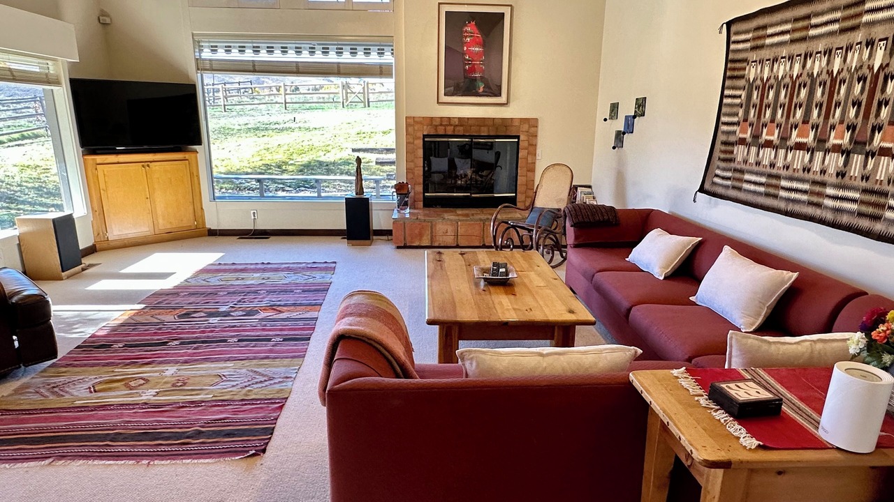 Photo of Livingroom in Elkhorn Village