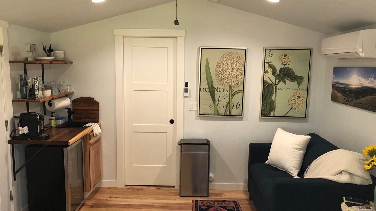 Photo of Bedroom in Depot Bench