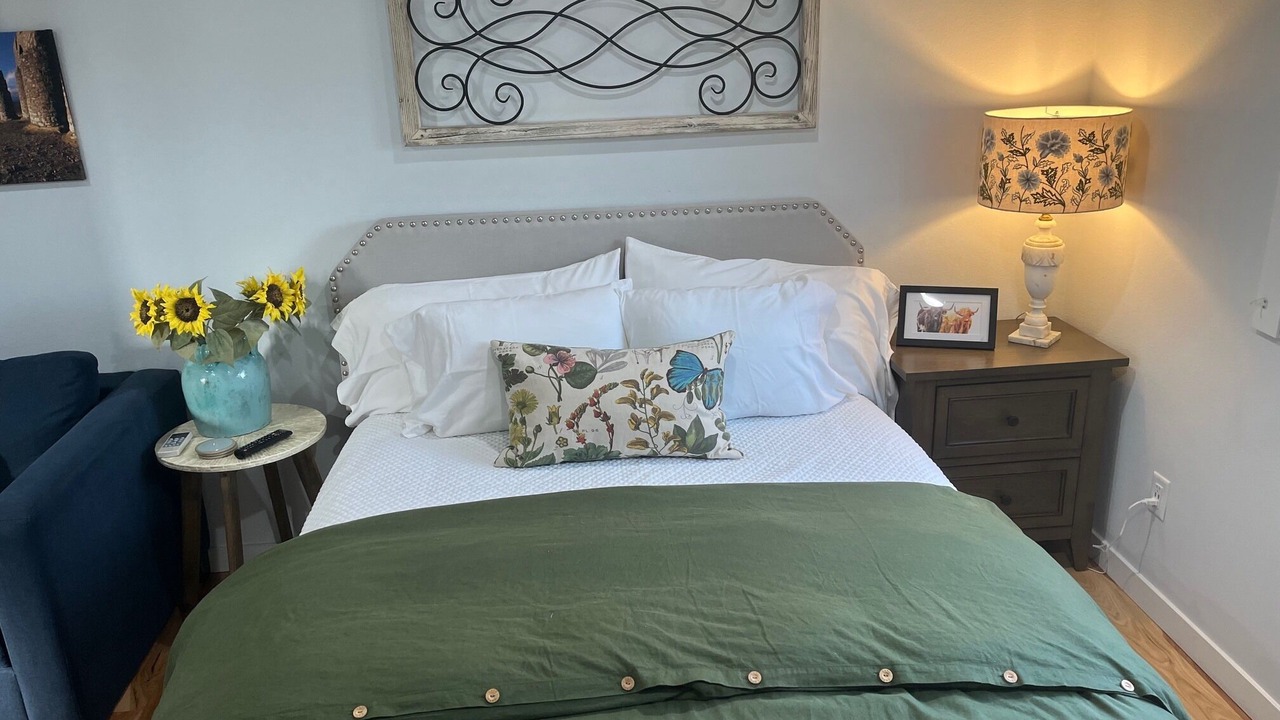 Photo of Bedroom in Depot Bench