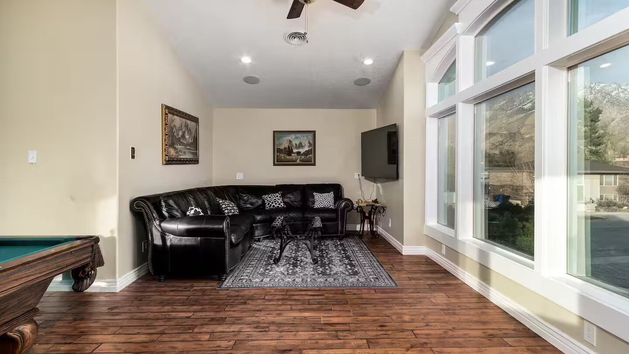 Photo of Livingroom in Cottonwood Heights