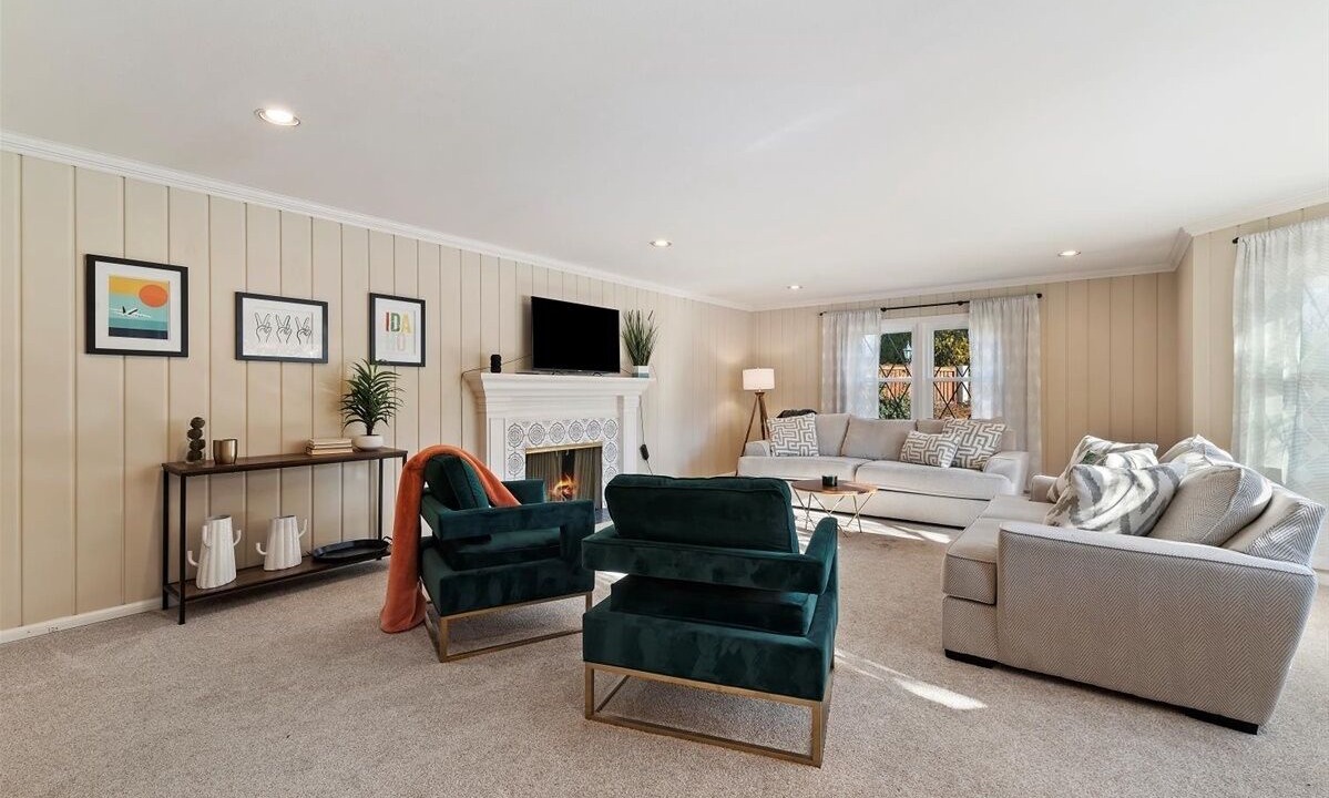 Photo of Livingroom in Central Rim