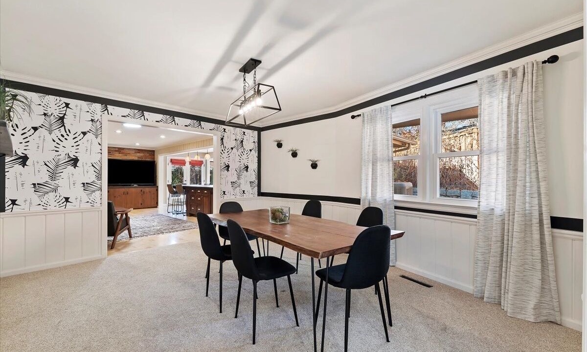 Photo of Livingroom in Central Rim
