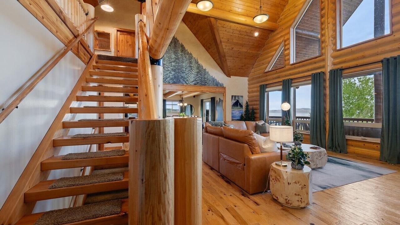 Photo of Livingroom in Cherimoya Hill