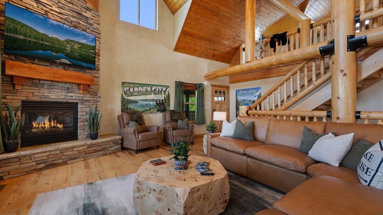 Photo of Livingroom in Cherimoya Hill