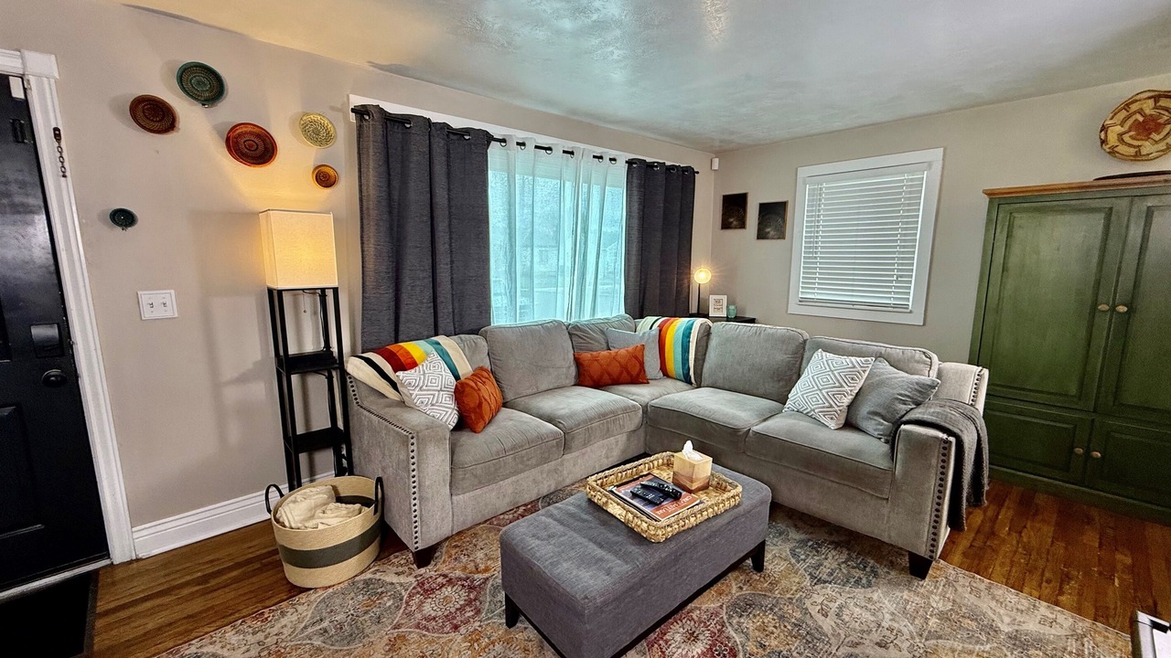Photo of Livingroom in Midvale