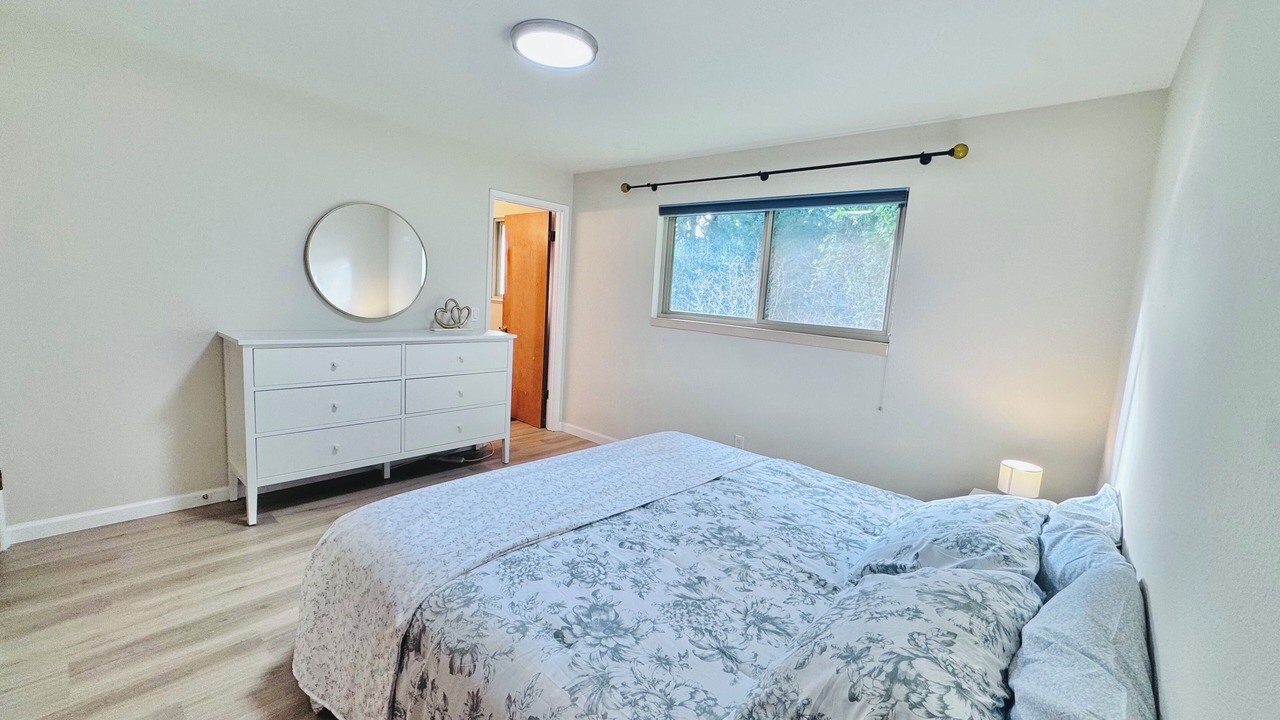 Photo of Bedroom in East Lake Hills