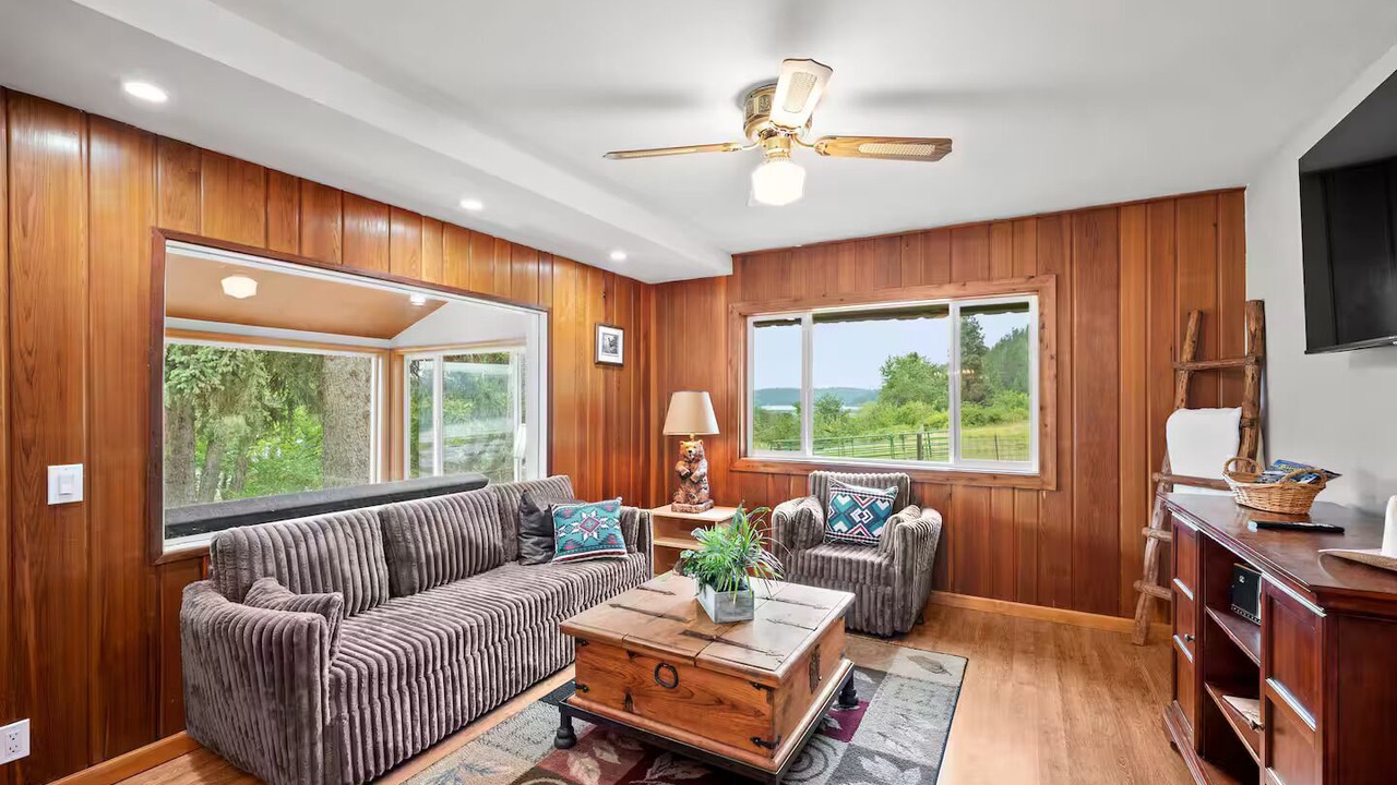 Photo of Livingroom in Harrison