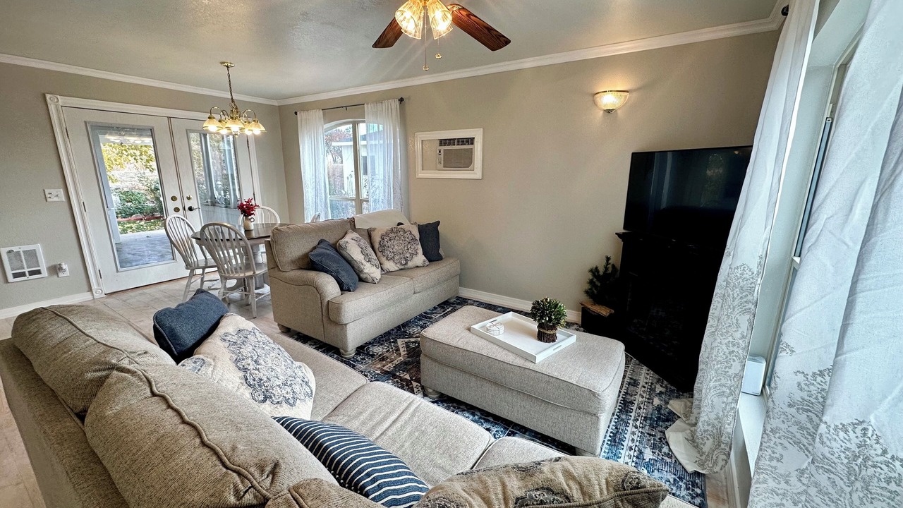 Photo of Livingroom in Canyon County