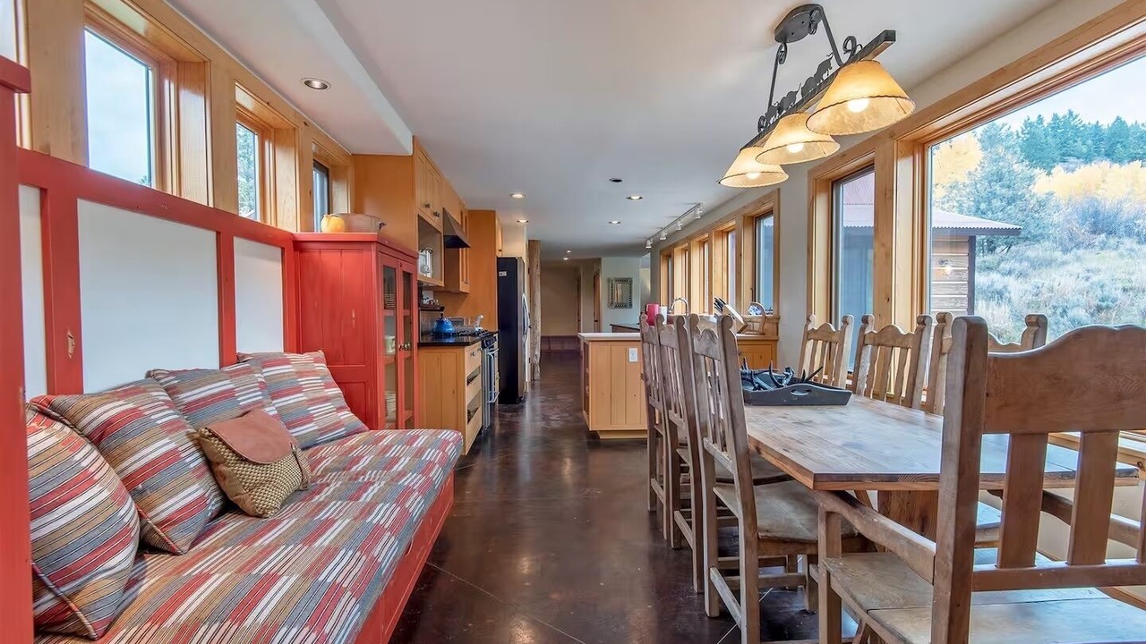 Photo of Livingroom in Victor