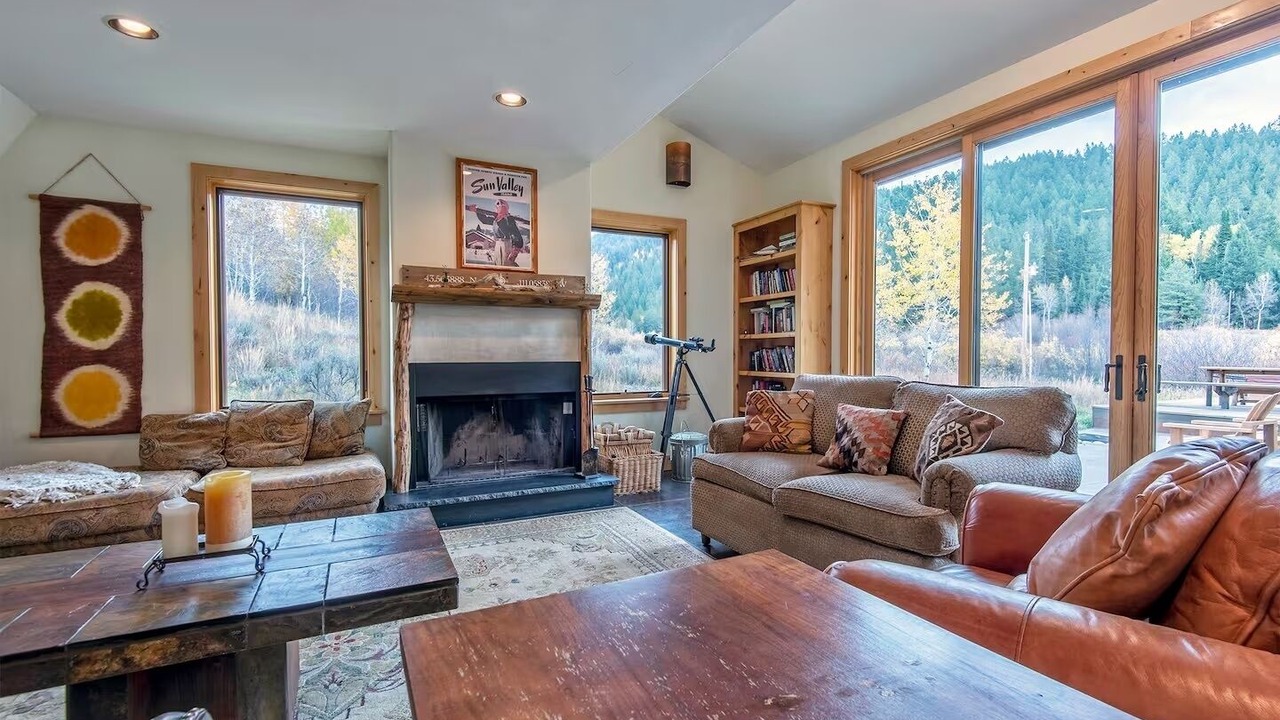 Photo of Livingroom in Victor