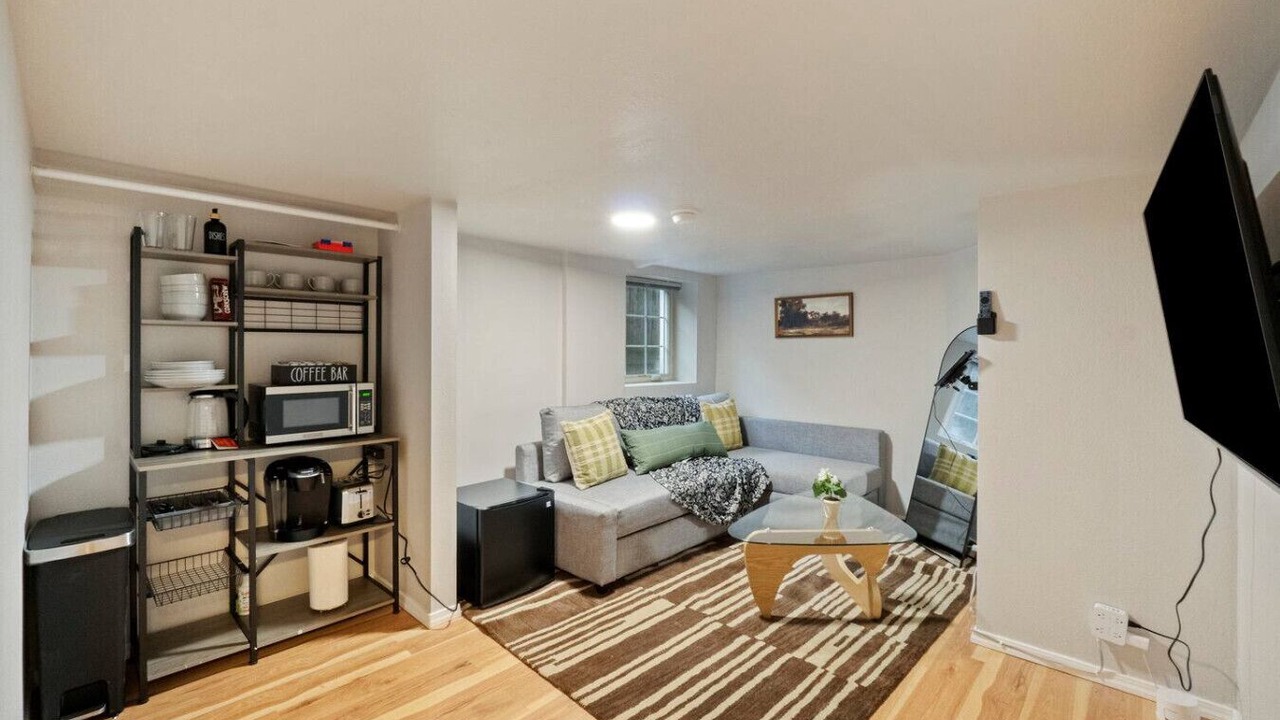 Photo of Livingroom in University District