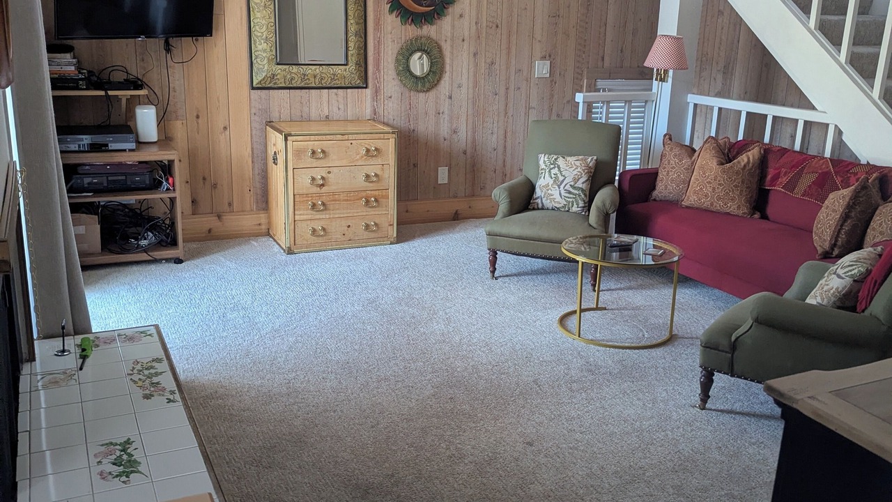 Photo of Livingroom in Elkhorn Village