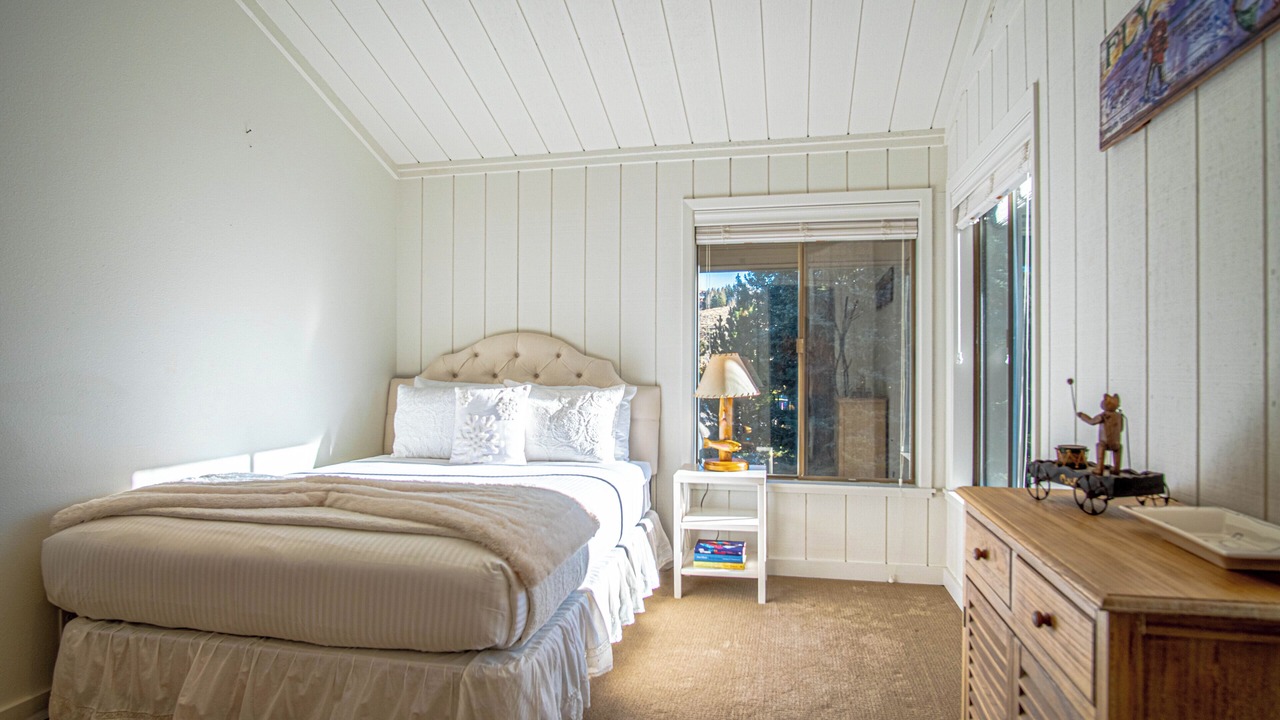 Photo of Bedroom in Elkhorn