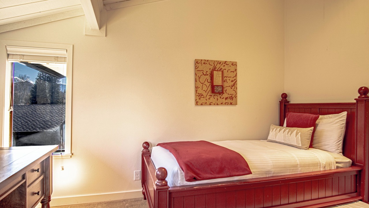 Photo of Bedroom in Elkhorn