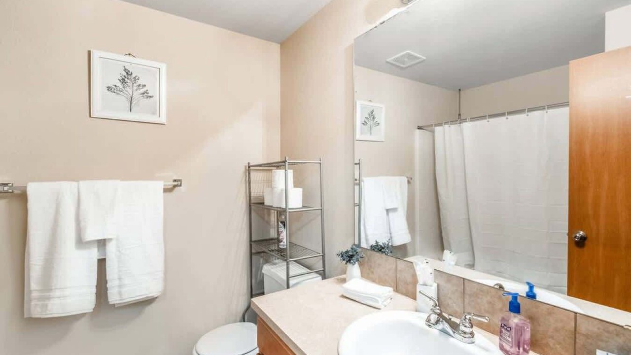 Photo of Bathroom in Holly