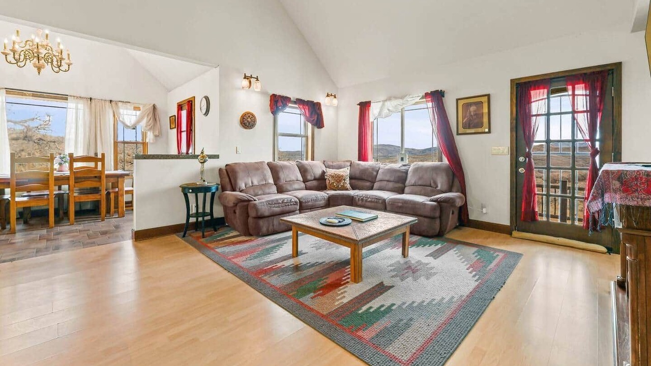 Photo of Livingroom in Tollgate Canyon