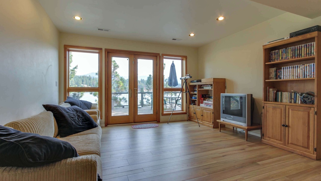 Photo of Livingroom in Hayden Lake