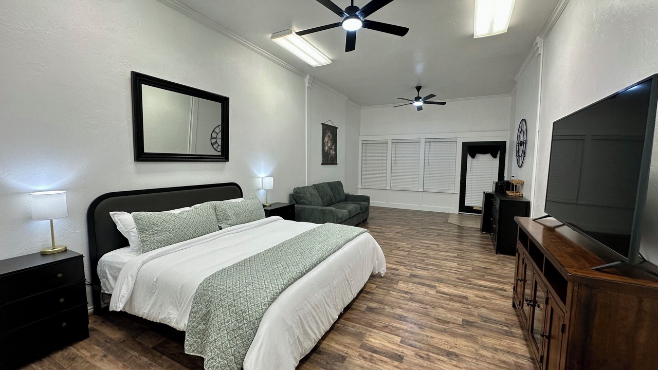 Photo of Bedroom in Malad City
