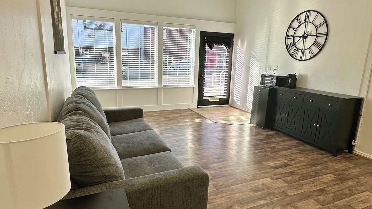 Photo of Livingroom in Malad City