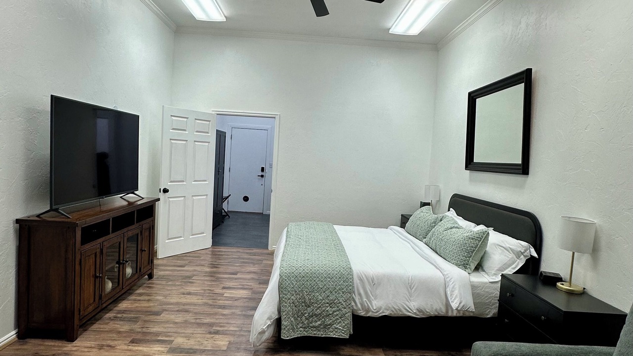 Photo of Bedroom in Malad City