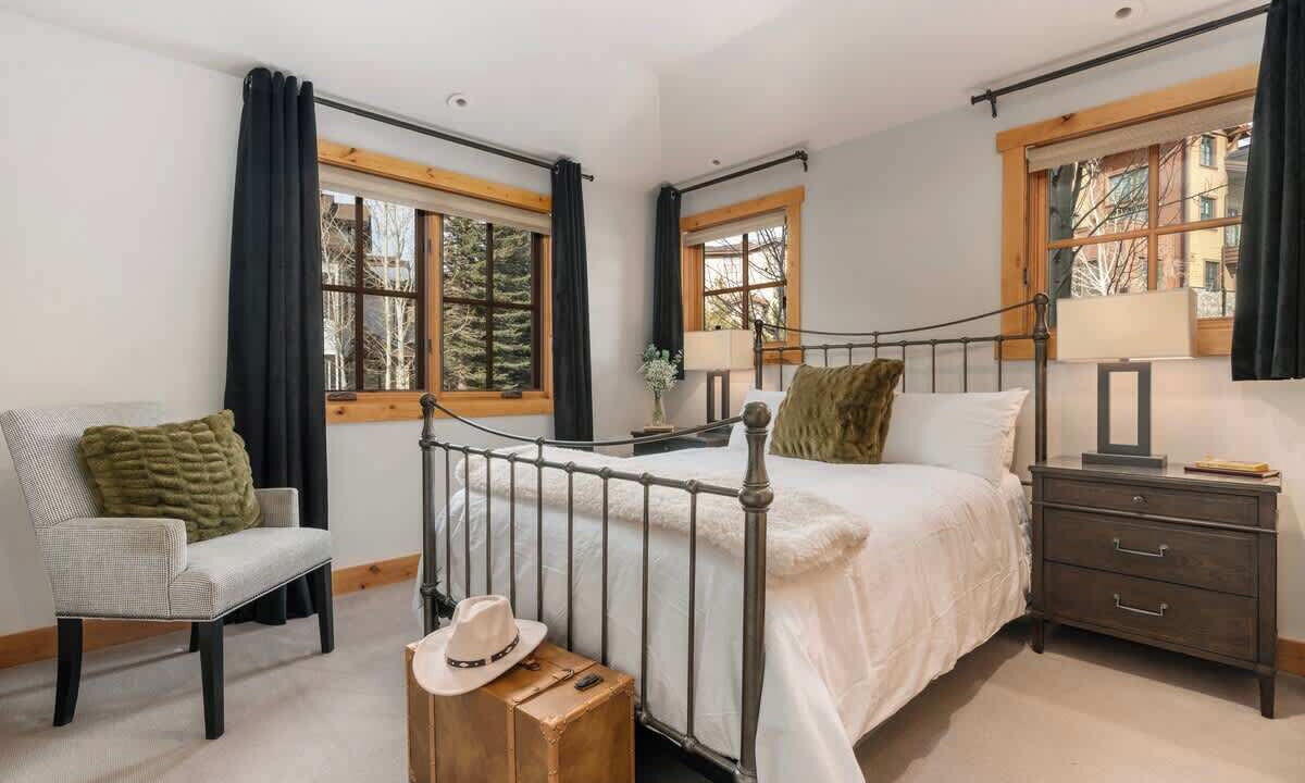 Photo of Bedroom in Elkhorn Village