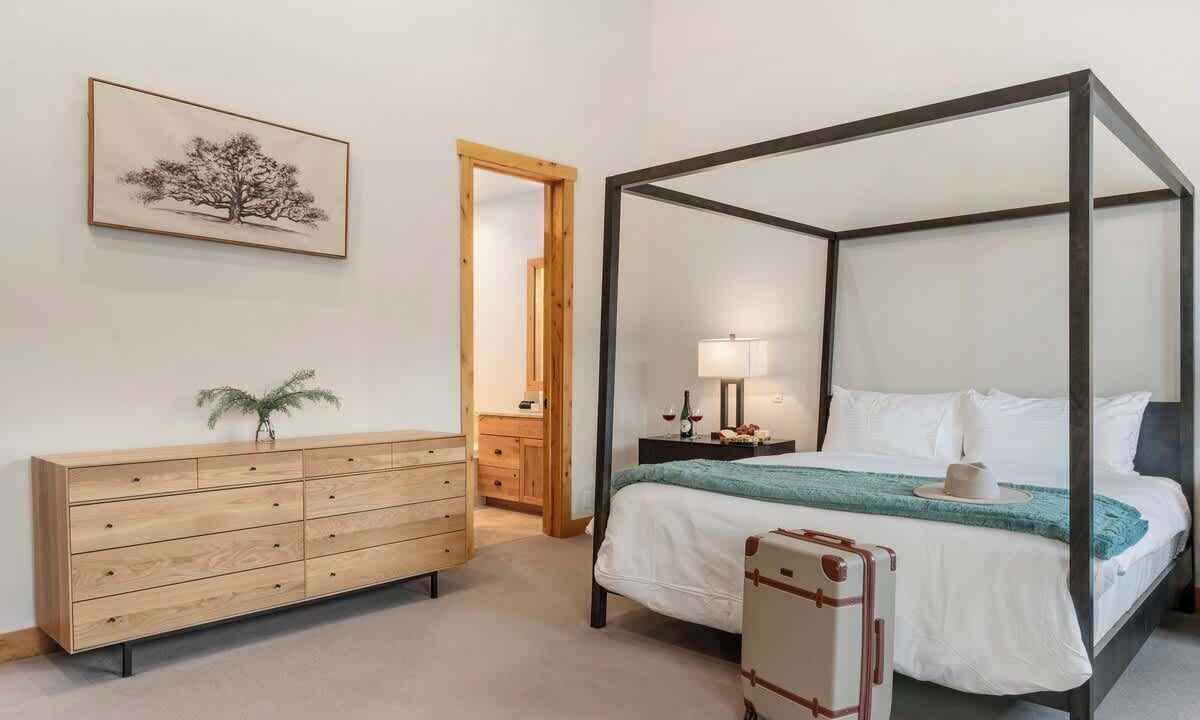 Photo of Bedroom in Elkhorn Village