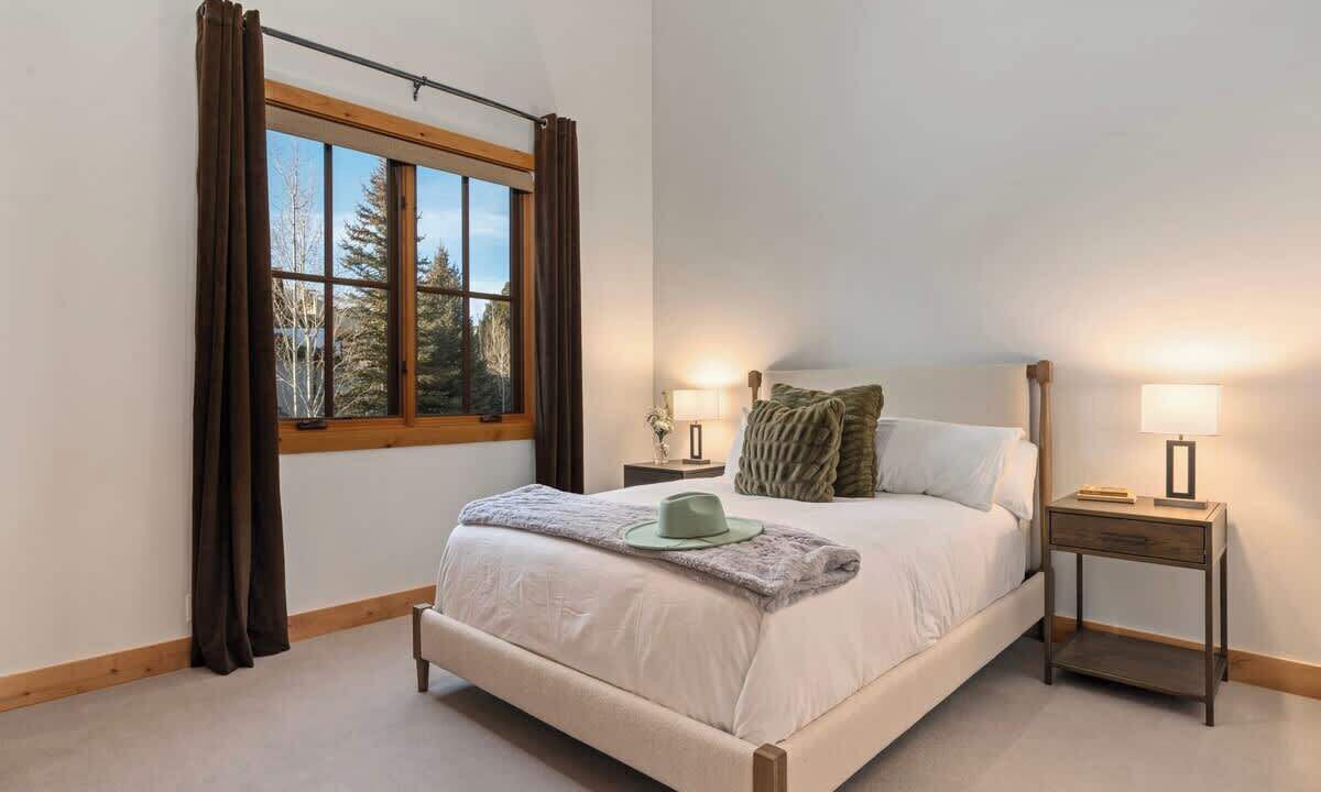 Photo of Bedroom in Elkhorn Village