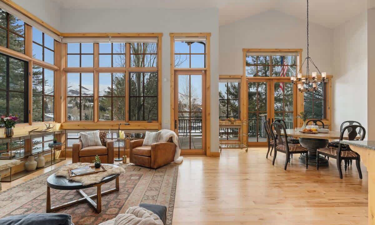 Photo of Livingroom in Elkhorn Village