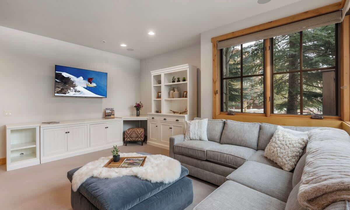 Photo of Livingroom in Elkhorn Village
