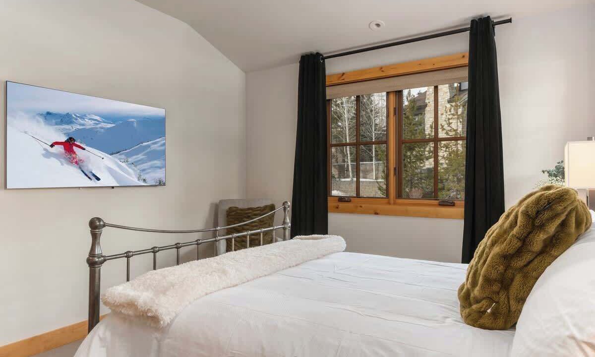 Photo of Bedroom in Elkhorn Village