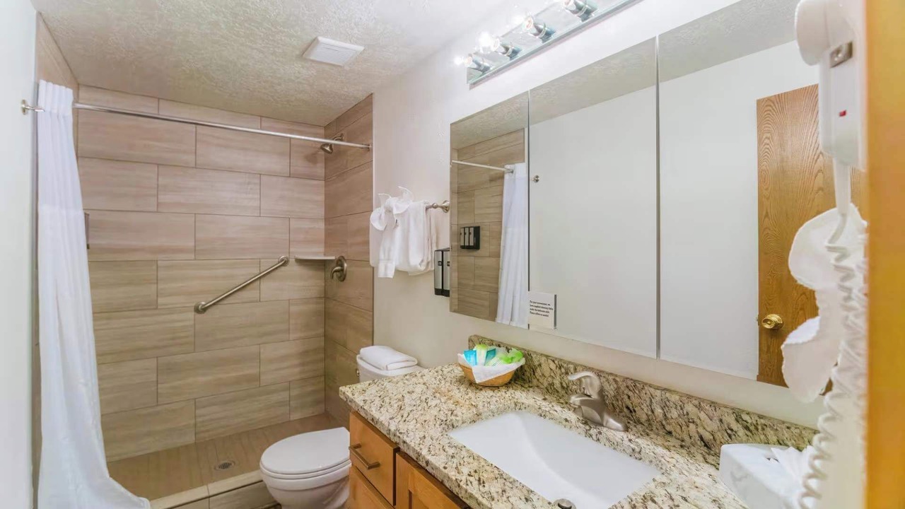 Photo of Bathroom in Island Park