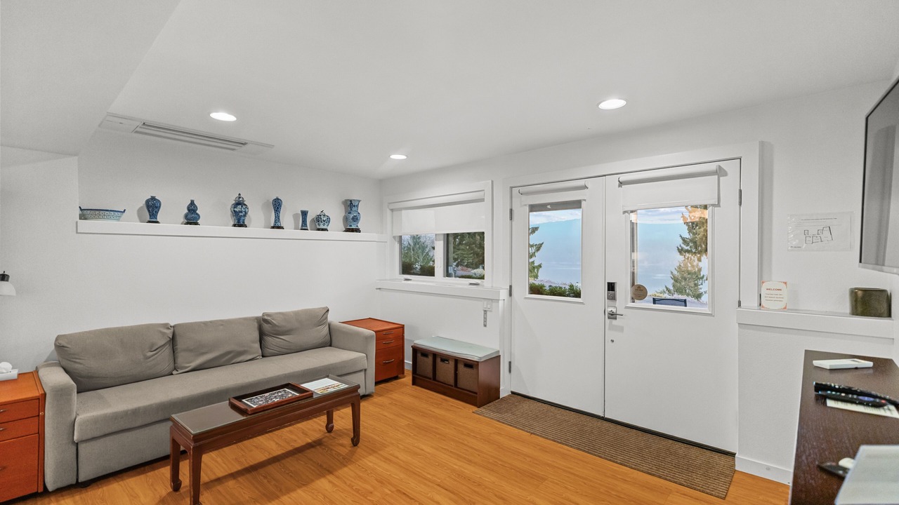 Photo of Livingroom in Adelma Beach