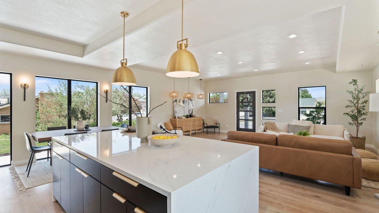 Photo of Livingroom in Midvale
