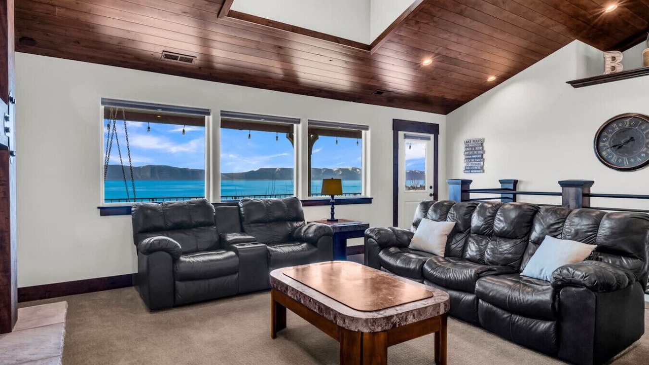 Photo of Livingroom in Harbor Village