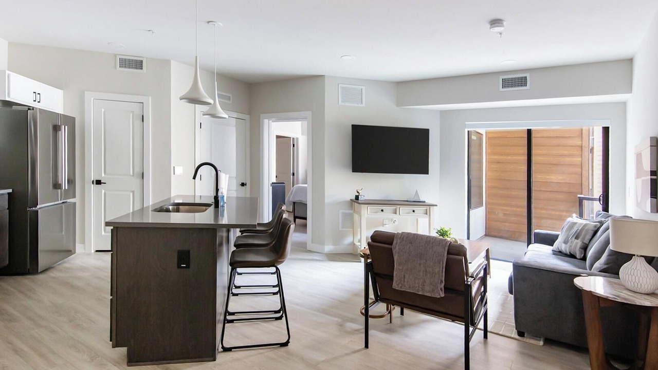 Photo of Livingroom in People's Freeway