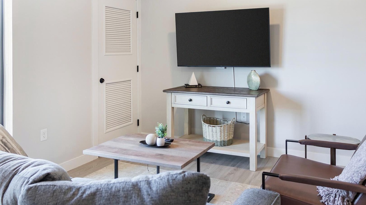 Photo of Livingroom in People's Freeway