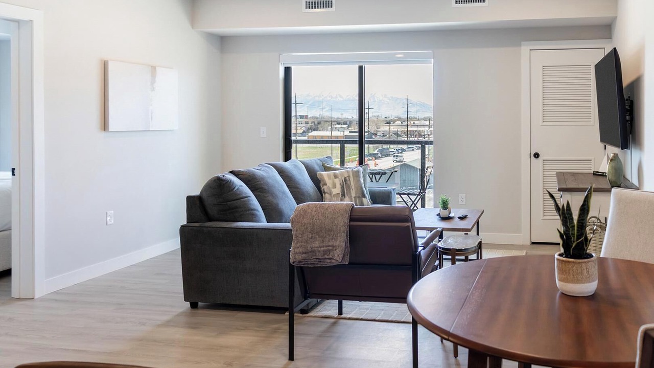Photo of Livingroom in People's Freeway