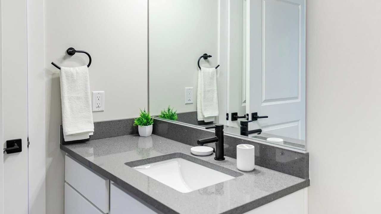 Photo of Bathroom in People's Freeway