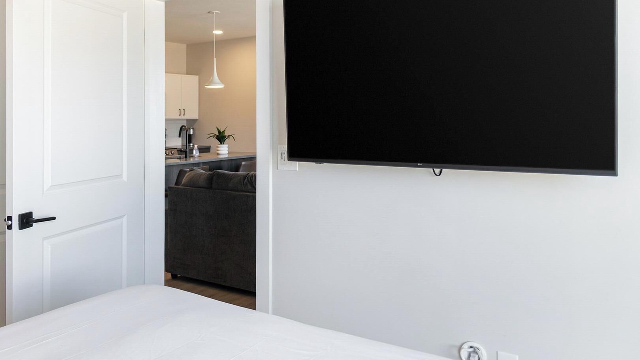 Photo of Bedroom in People's Freeway