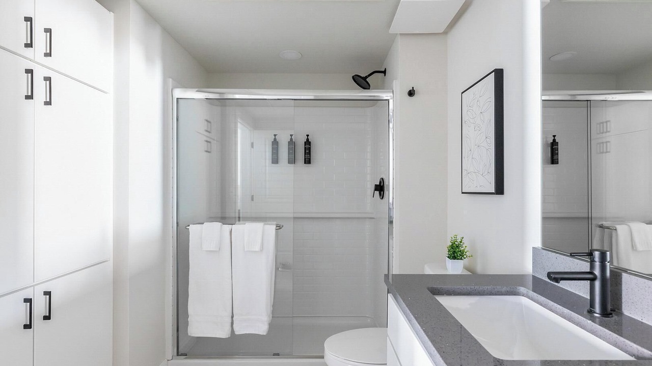 Photo of Bathroom in People's Freeway