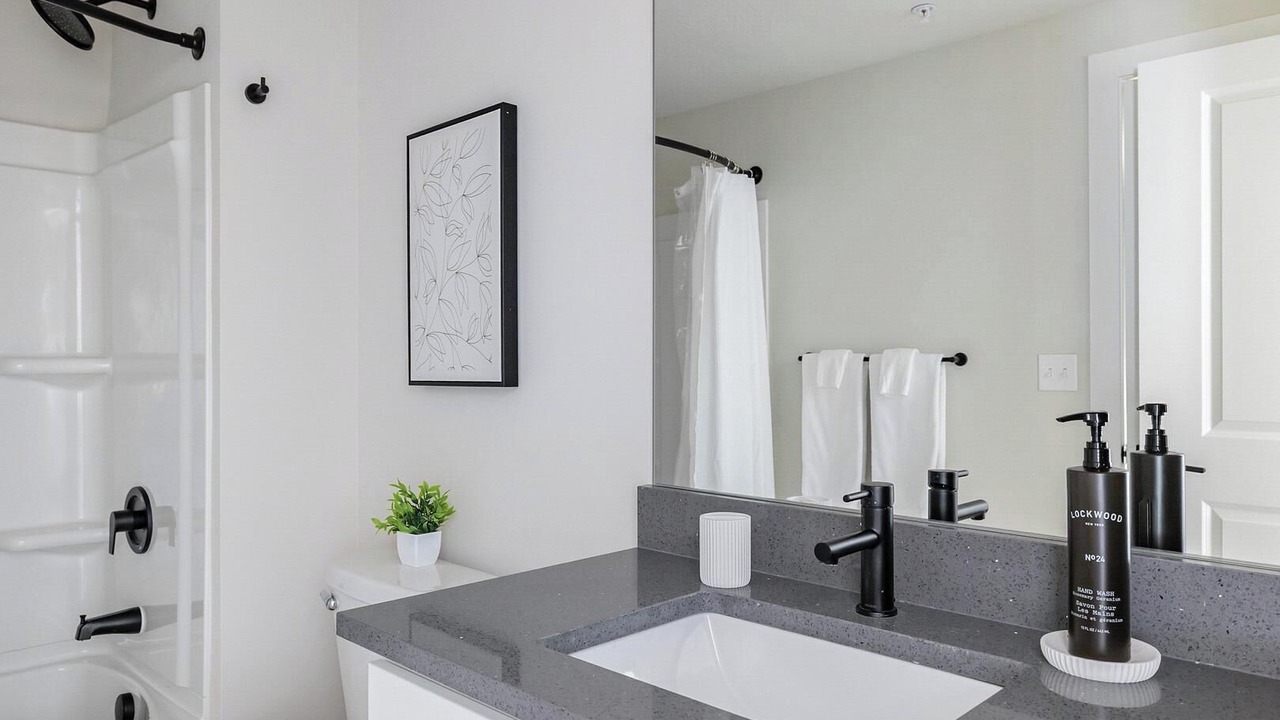 Photo of Bathroom in People's Freeway