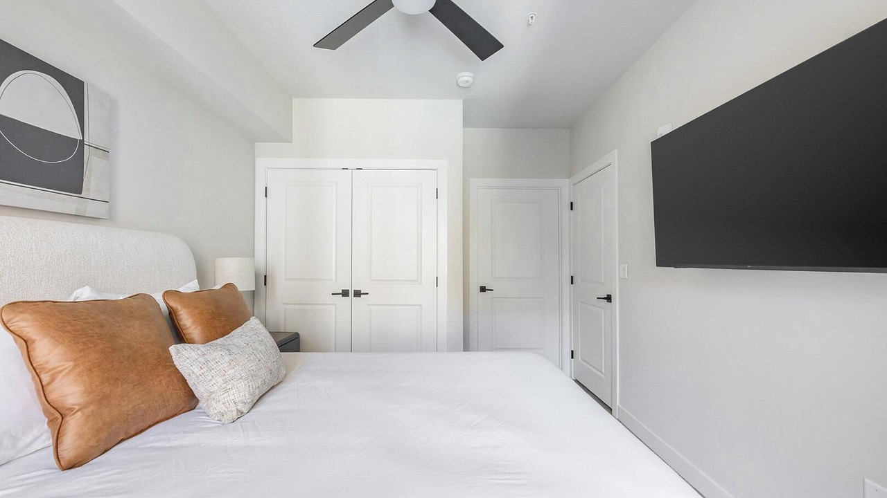 Photo of Bedroom in People's Freeway